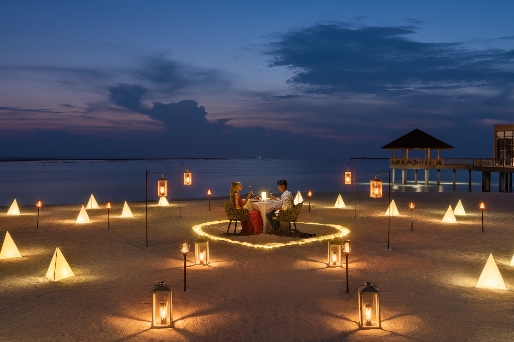 Dinner am Strand auf den Malediven