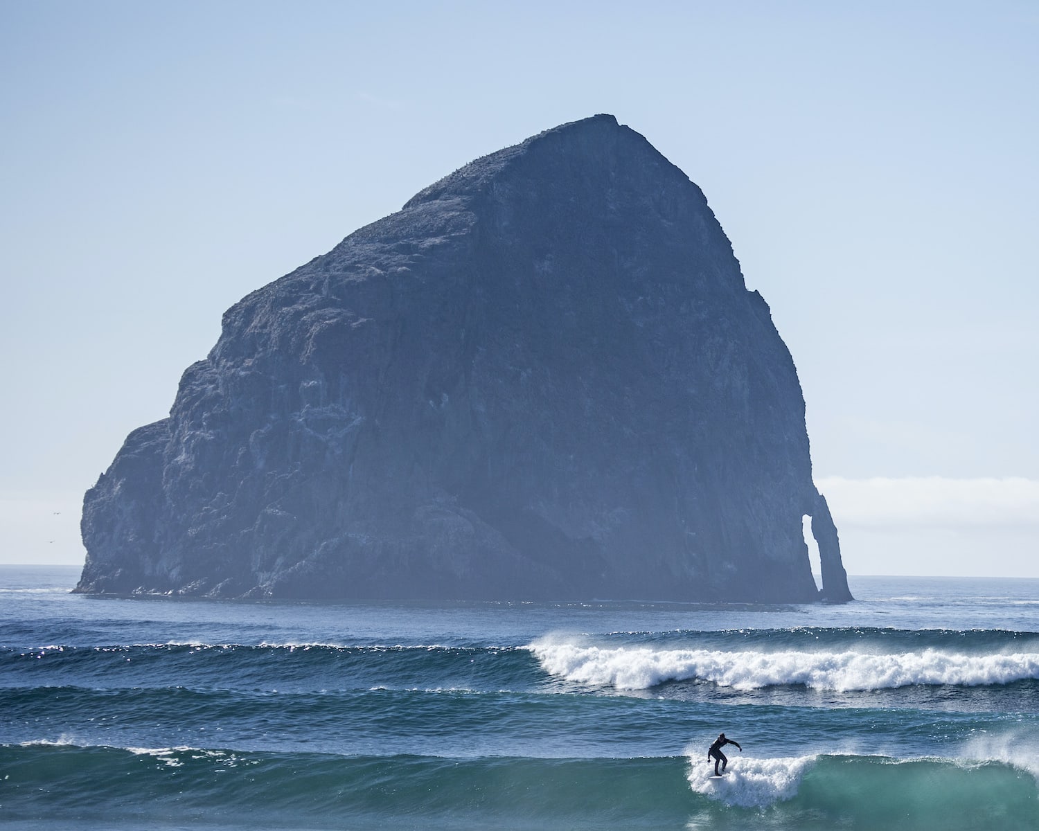 Surfen in Oregon vor spektakulärer Kulisse