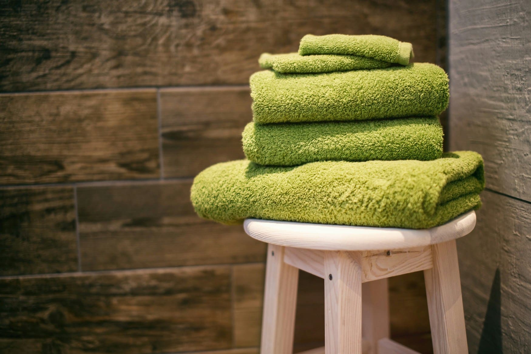 Regeln für Sauna: Handtuch auf Holz!