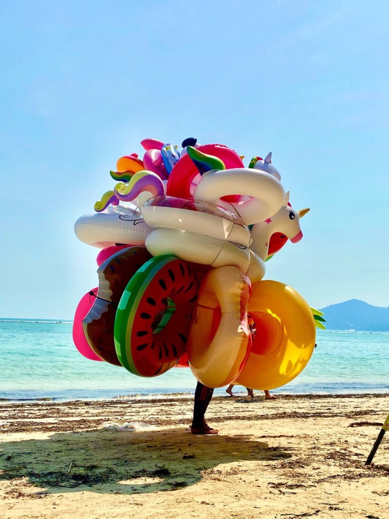 Plastiktiere am Strand von Thailand