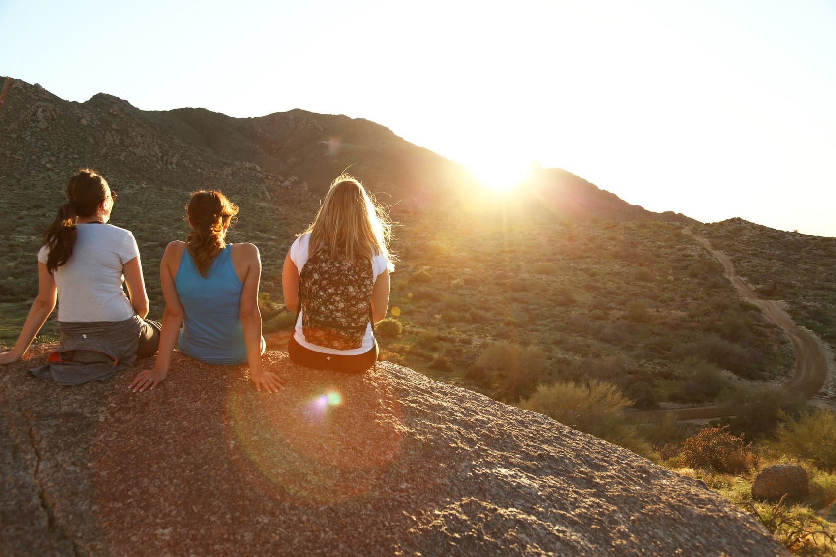 Junge Frauen im McDowell Sonoran Preserve 