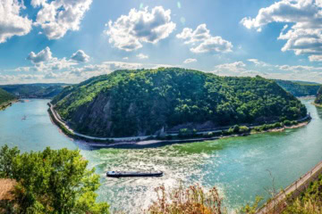 Panoramablick auf das Tal der Loreley