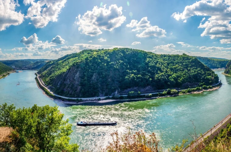 Panoramablick auf das Tal der Loreley