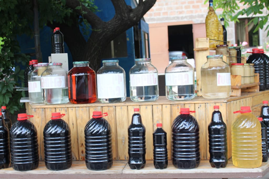 armenische Cola – Wein in Plastikflaschen