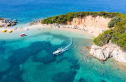 Strand in Ksamil bei einem Urlaub in Albanien