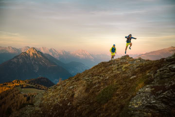 Zwei Trailrunner in Imst, Tirol