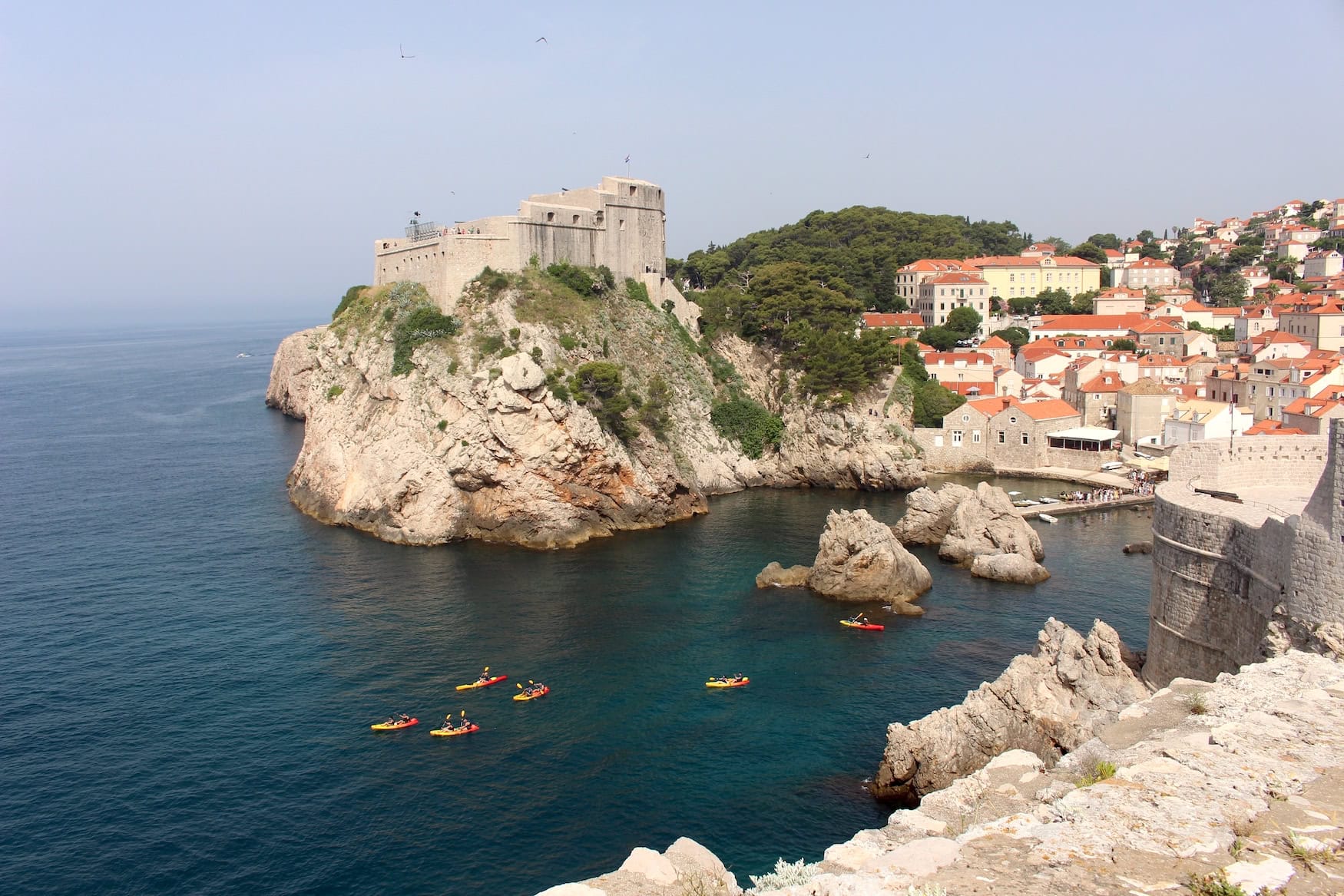 Kajaks in der Bucht vor Dubrovnik