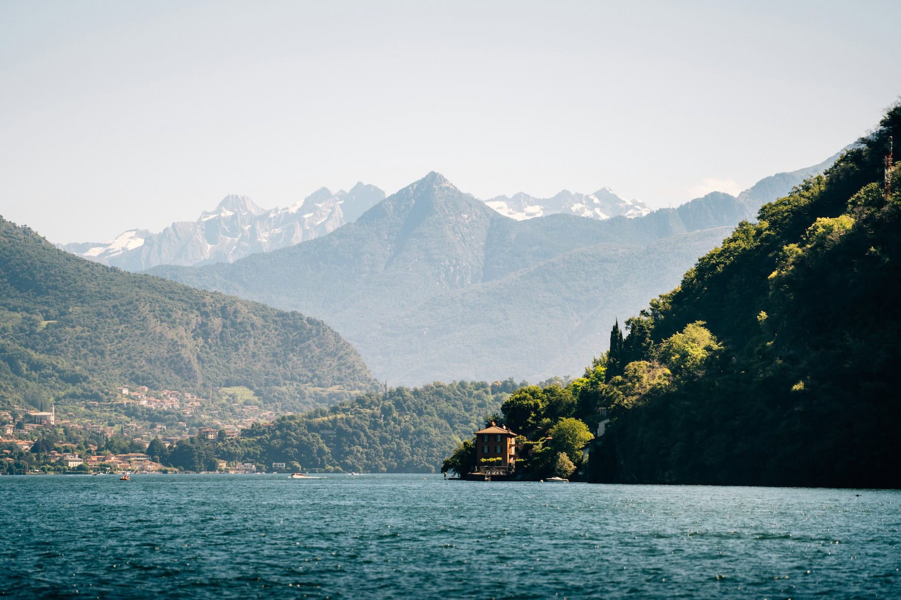 Ein Roadtrip im Herbst durch Italien führt auch am Comer See vorbei. 