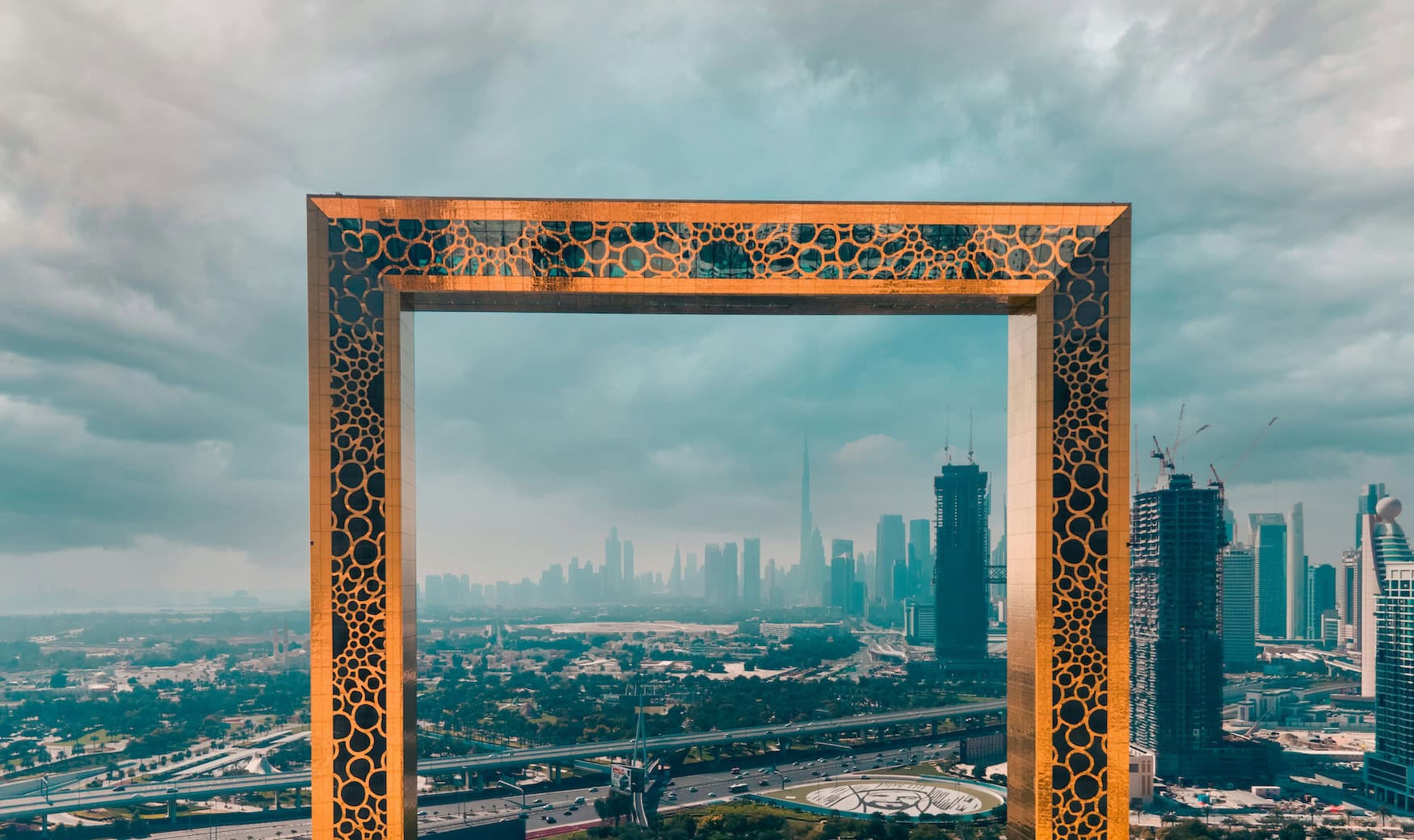 Dubai Frame mit der Skyline