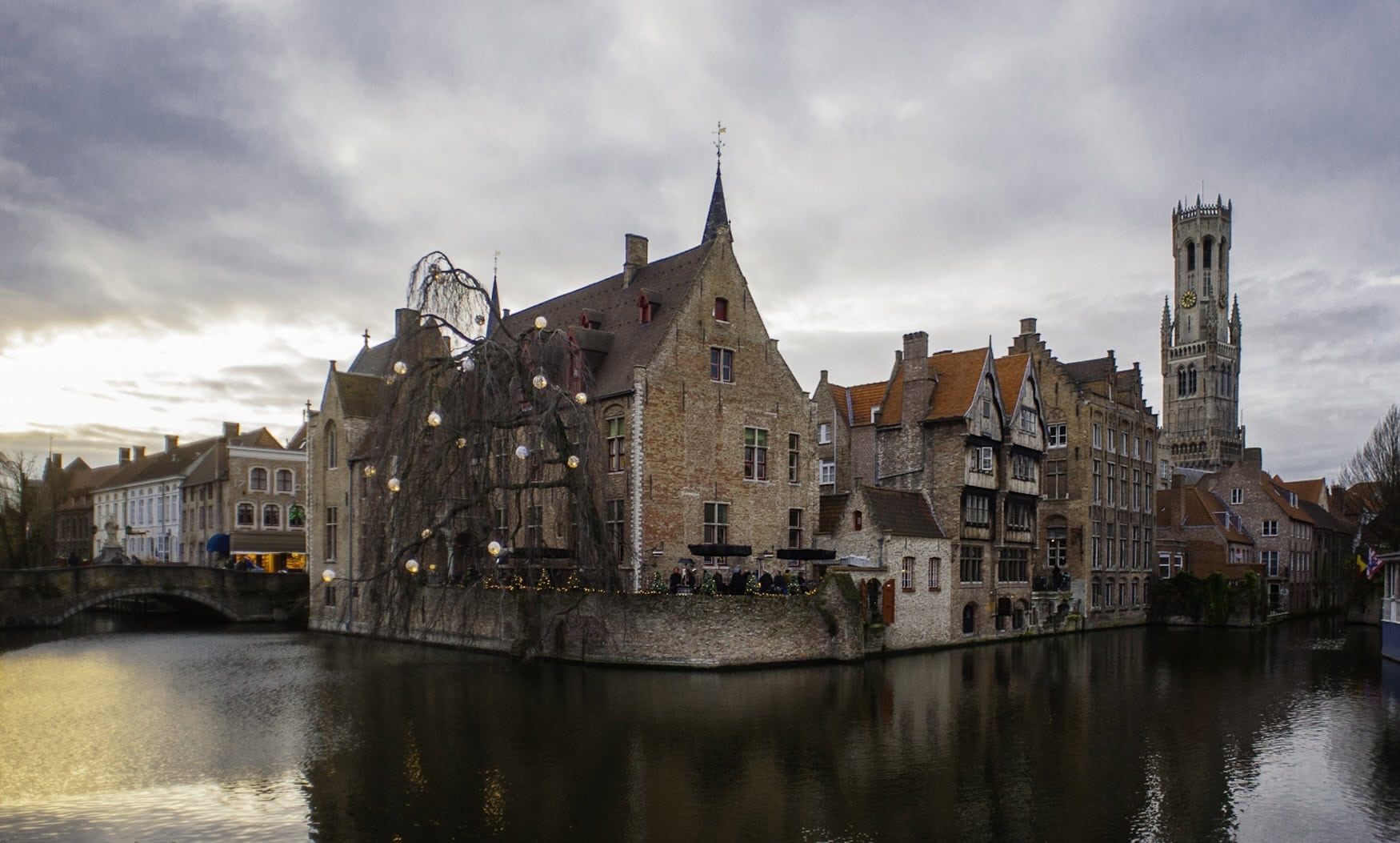 Aussicht auf Brügge vom Fluss