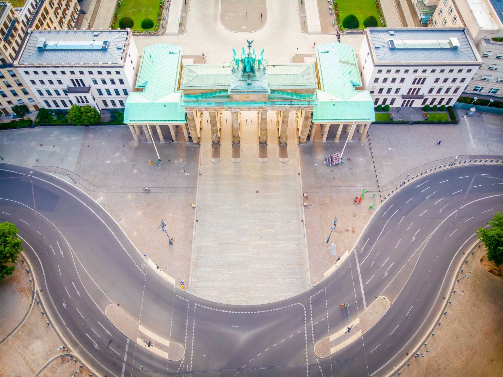 Brandenburger Tor in Berlin aus Vogelperspektive 