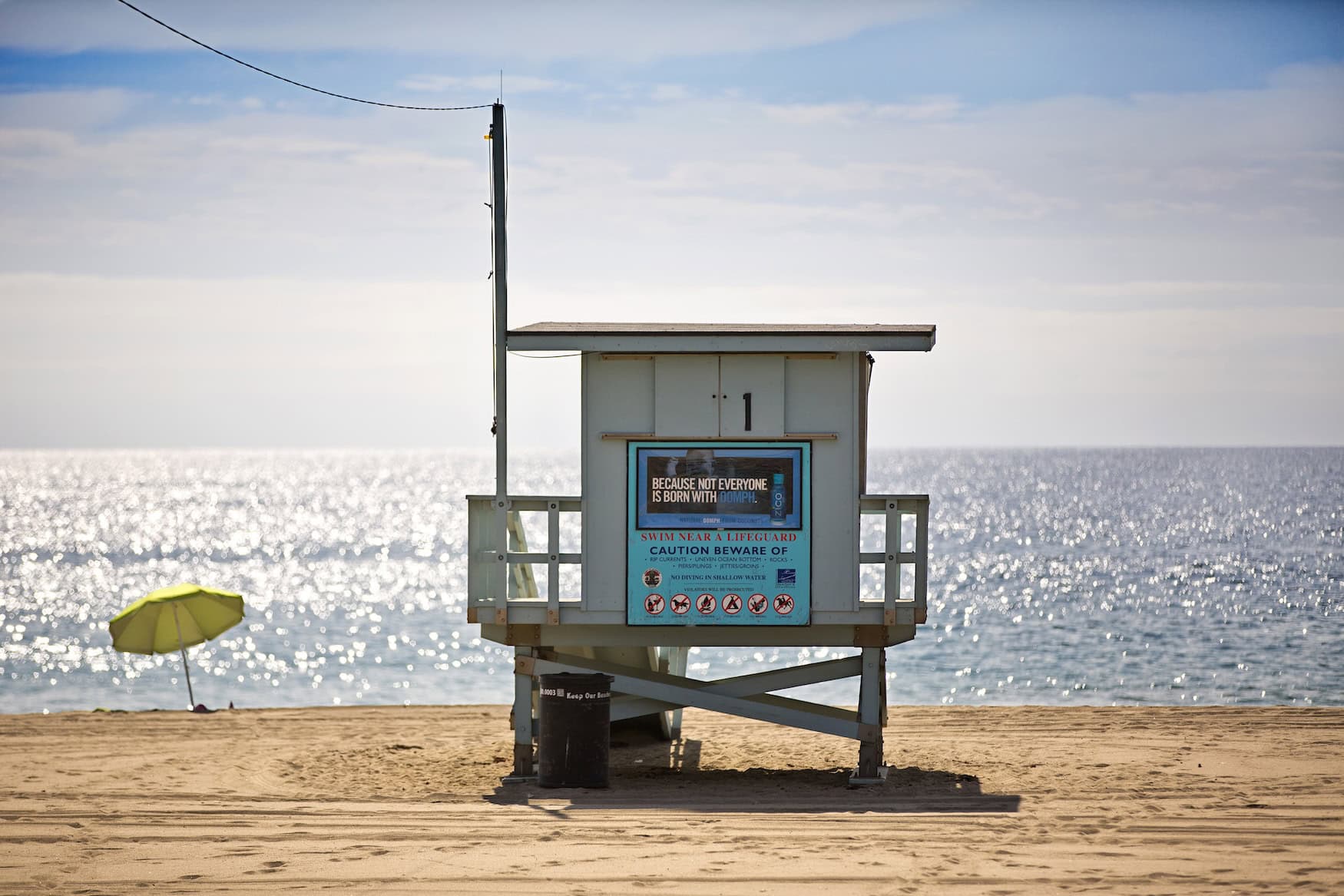 Lifeguard-Tower am Strand von Malibu in Los Angeles