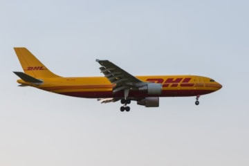 Ein Flugzeug von DHL.