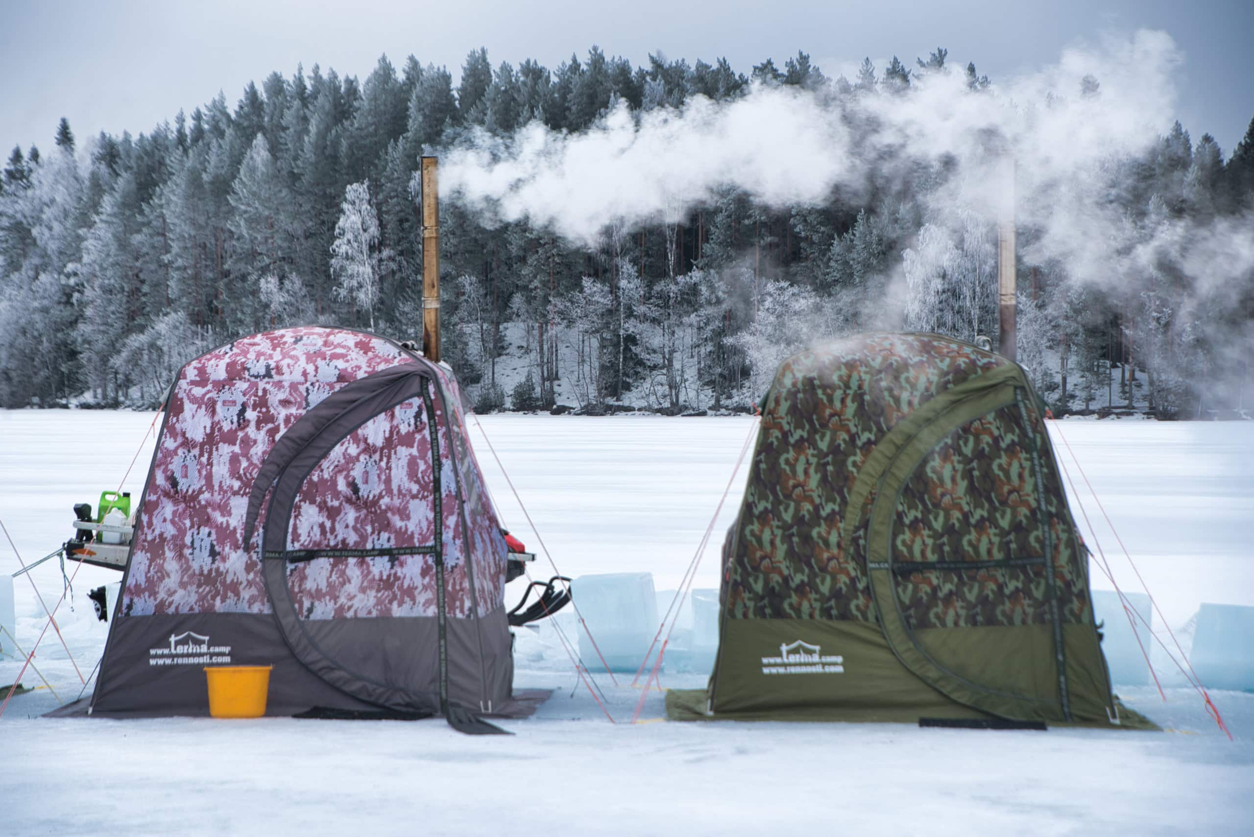 Sauna beim Eistauchen in Finnland