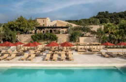 das Hotel The Lodge Mallorca mit Poolanlage