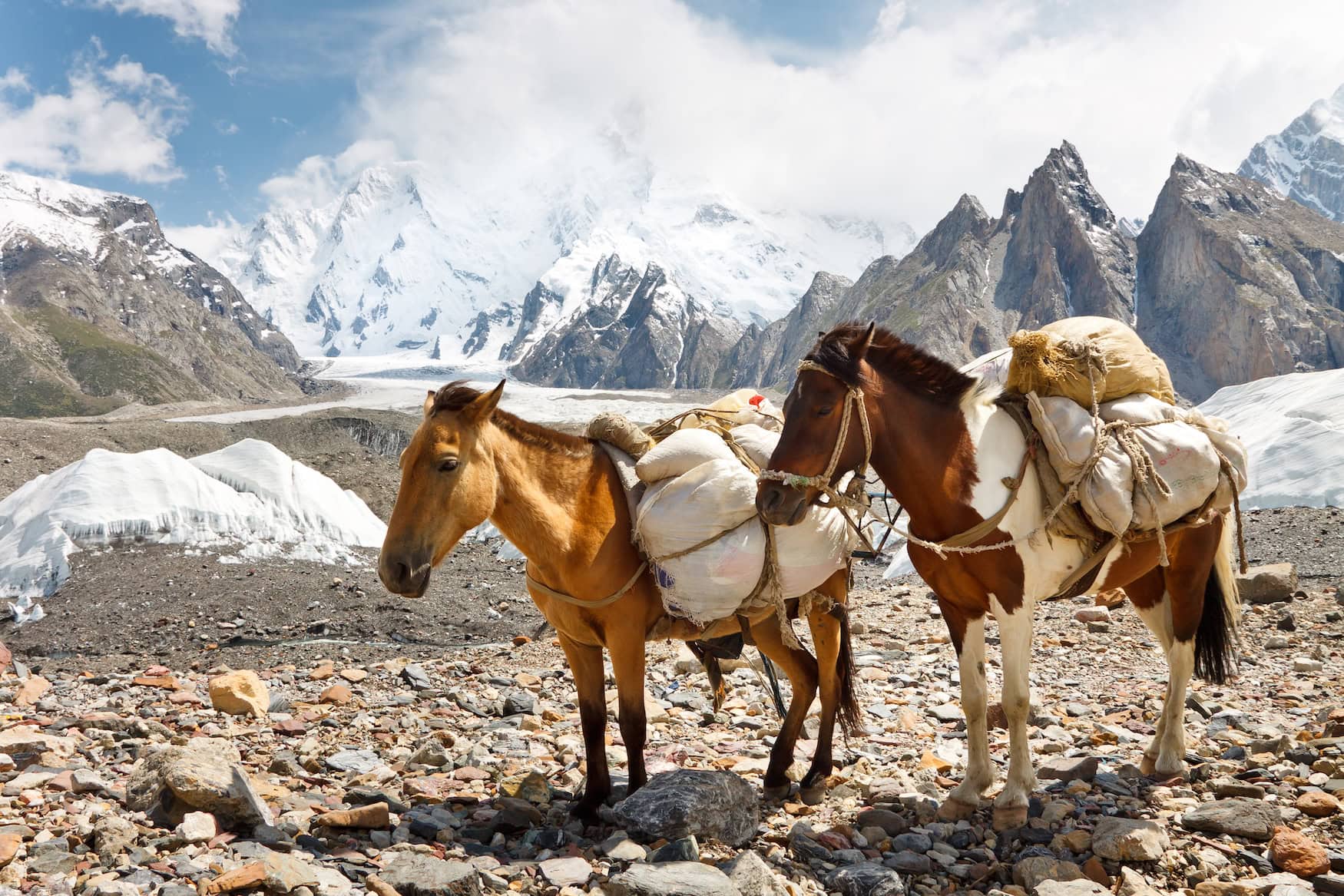 die Karakorum-Berge in Pakistan versprechen Abenteuer bei einer Reise