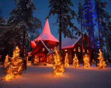 Santa Claus Village in Finnland im Winter