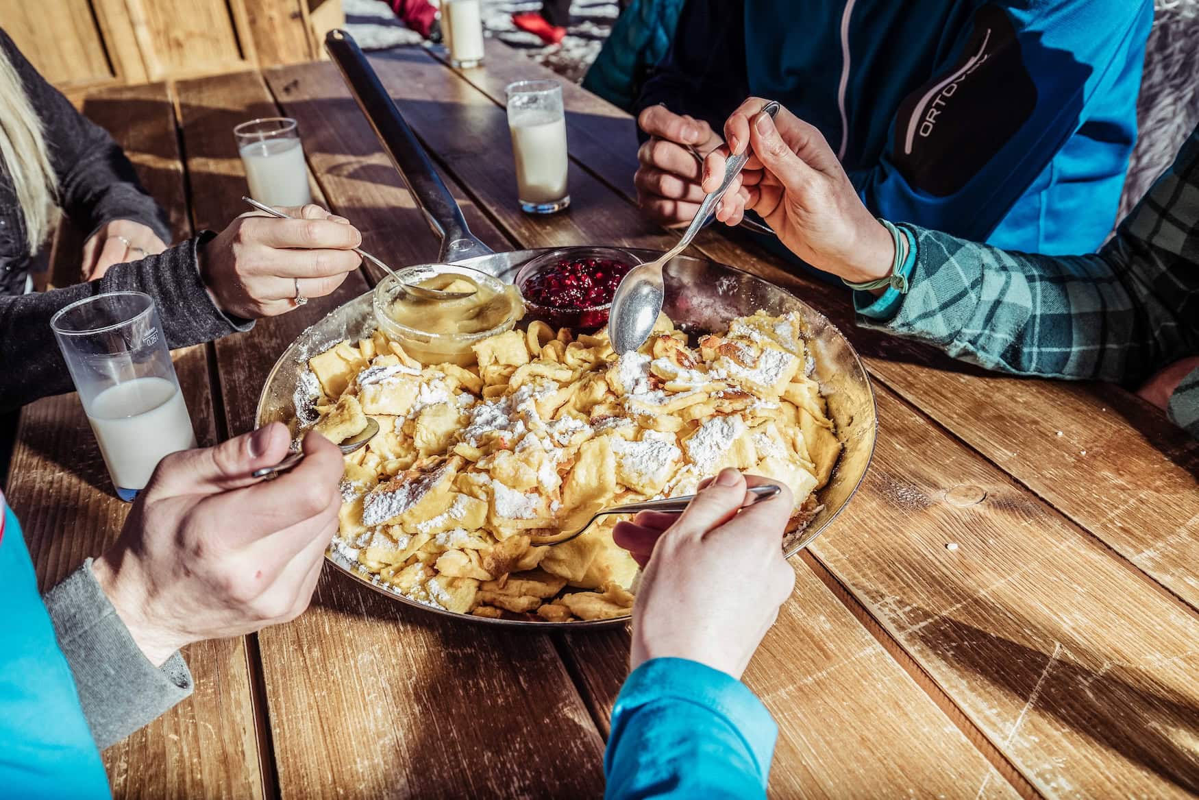 Kaiserschmarren auf einer Hütte in Tirol