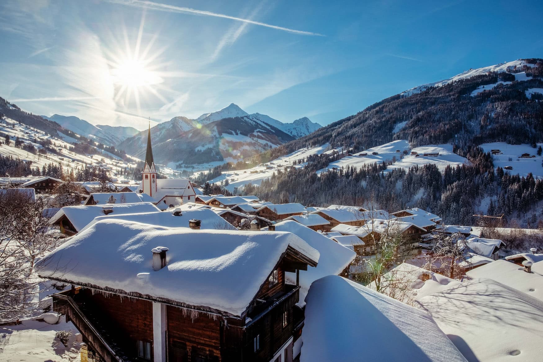 Das Dorf Alpbachtal in Tirol in Österreich