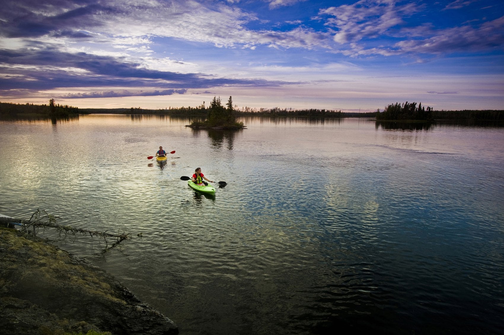 Paddeln durch pure Wildnis! Der Lac La Ronge begeistert mit unberührter Natur, endlosen Inseln & Abenteuer pur. I Foto: Tourism Saskatchewan/Paul Austring