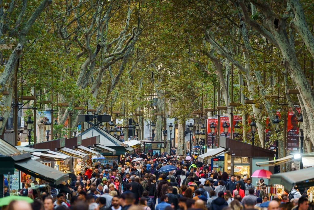 Las Ramblas in Barcelona sind vor allem eins: vollgestopft mit Touristen.