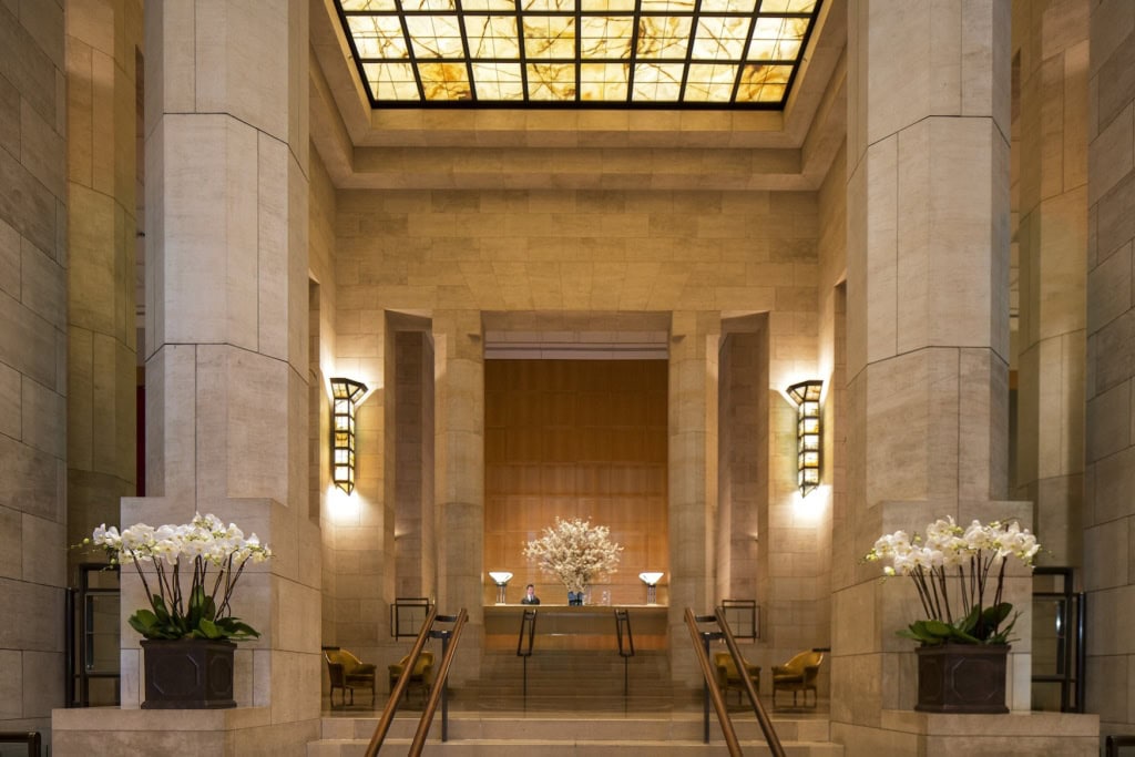 Die Lobby des Four Seasons New York. 