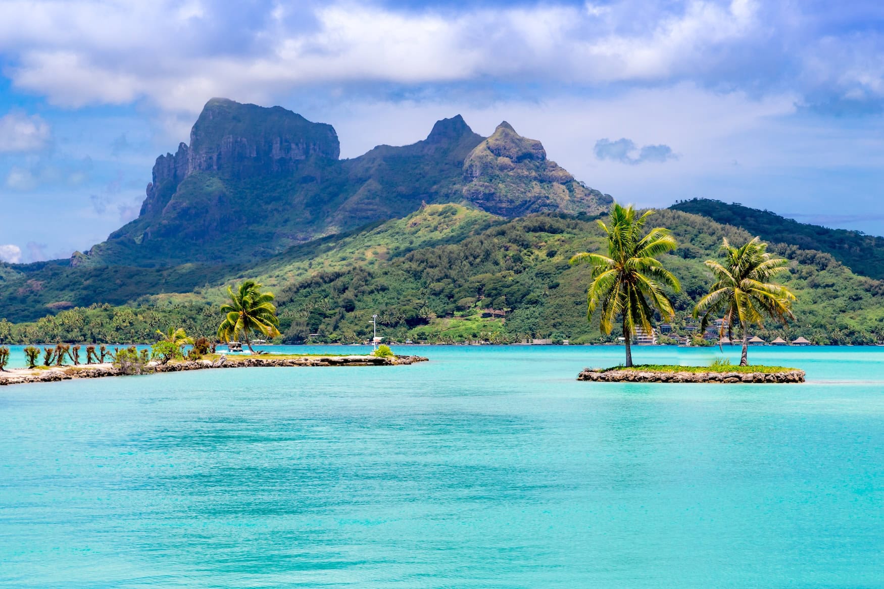 Strand in Bora Bora in Französisch-Polynesien