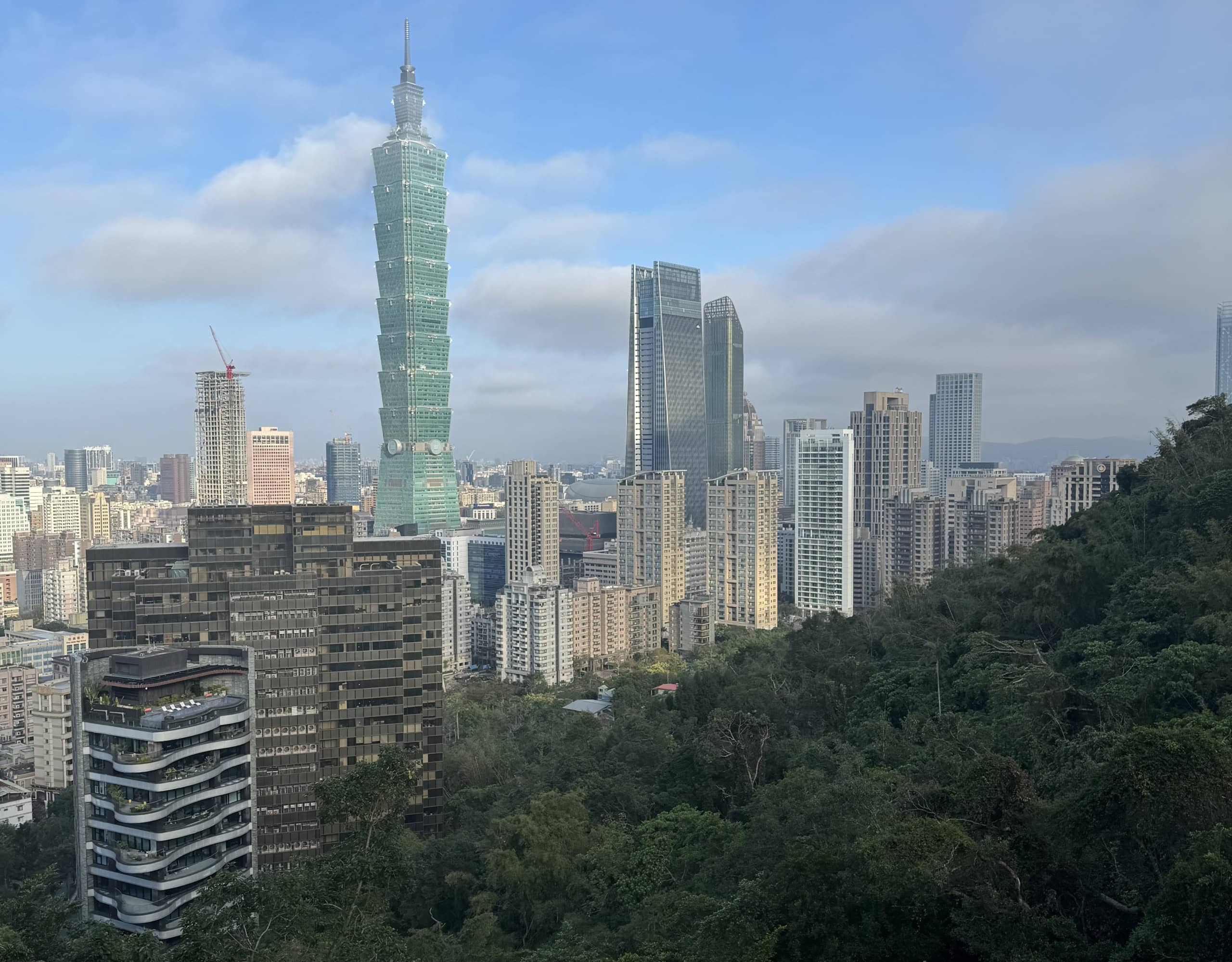 Blick vom Elephant Mountain auf Taipei 101.