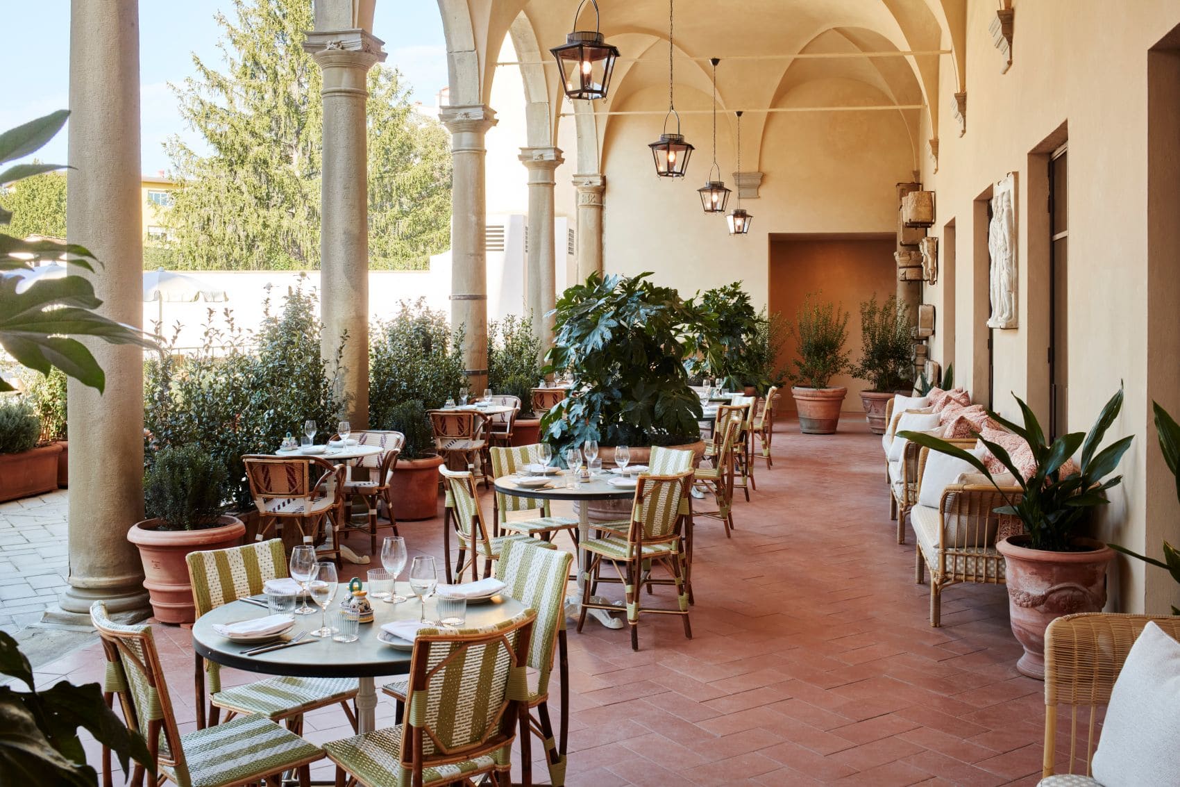 Terrasse des Restaurants Alassio im The Hoxton Hotel in Florenz