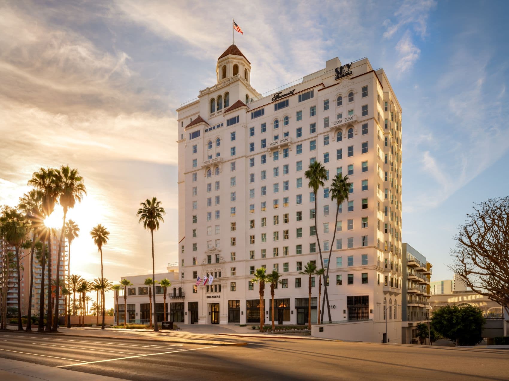 Fassade des Hotel Fairmont Breakers Long Beach 