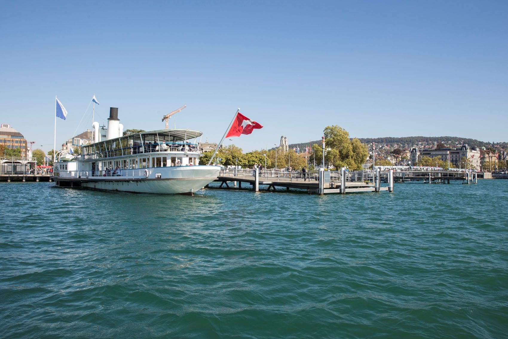 Dampfschiff "Stadt Zürich" an einem Anleger auf dem Zürichsee 