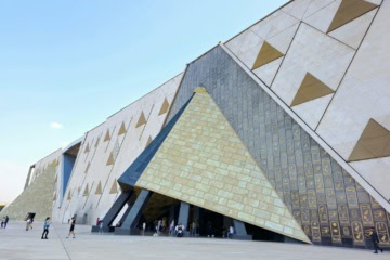Außenansicht des GEM The Grand Egyptian Museum