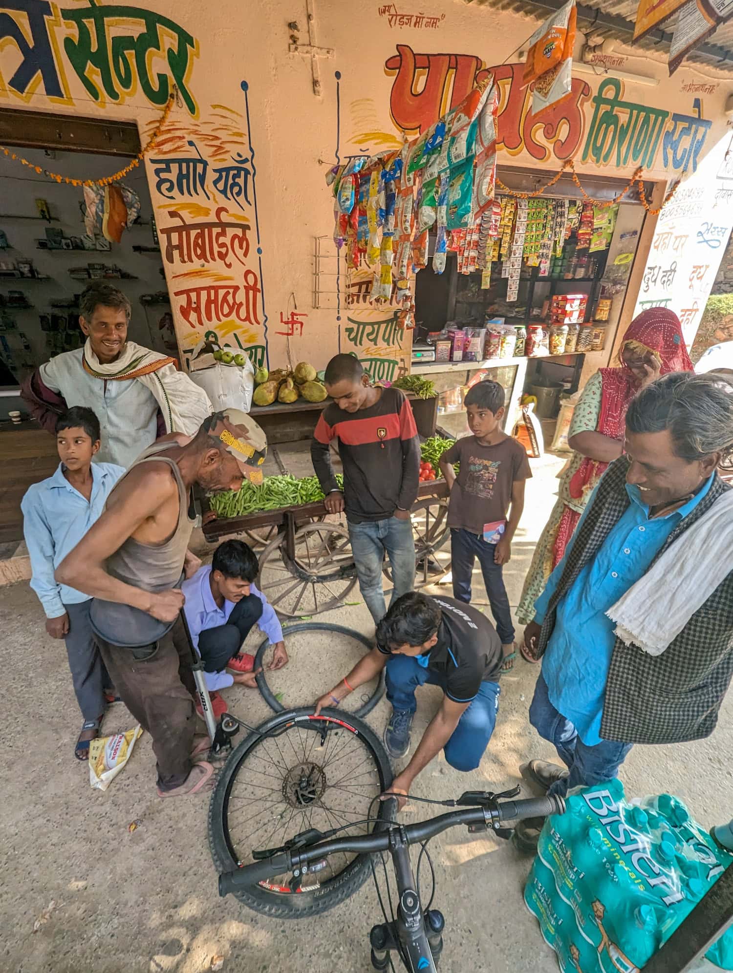 Platten auf einer Fahrradtour durch Rajasthan