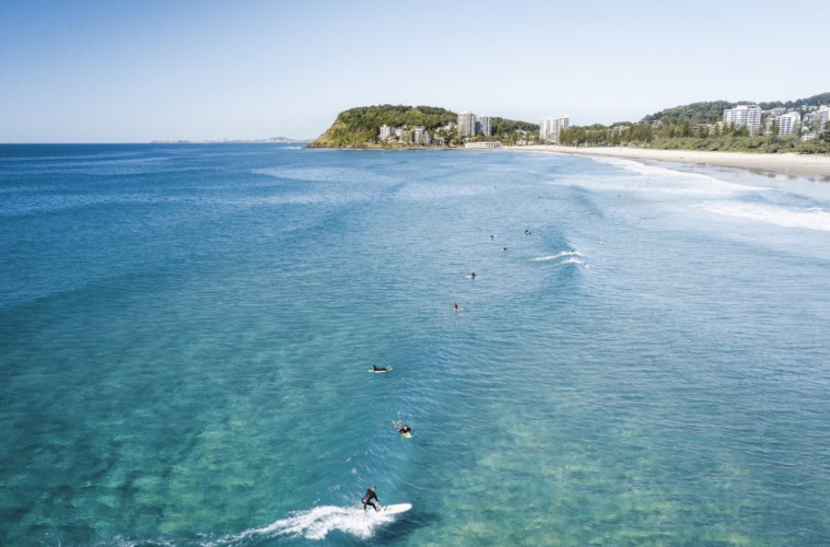 Surfer in North Burleigh in Australien