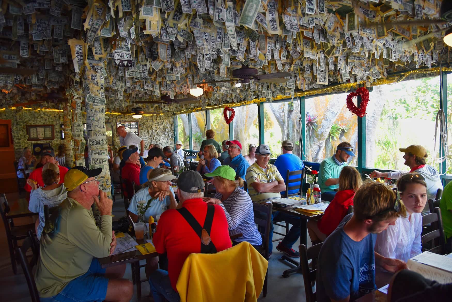 Das Cabbage Key Inn. Hier hängen überall Dollarscheine.