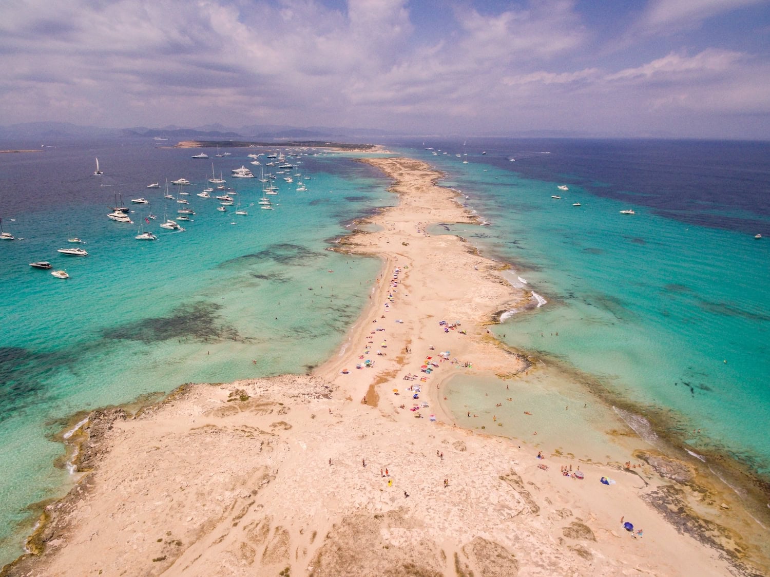 Blick auf den Nationalpark Ses Salines auf Formentera mit seinen wunderschönen Stränden