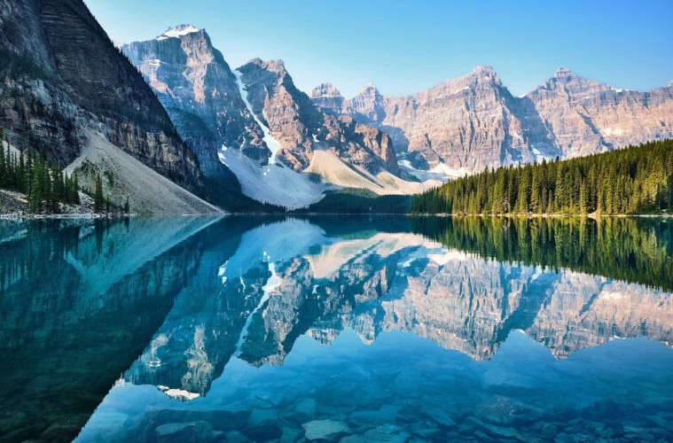 Berge und Seen in Kanada