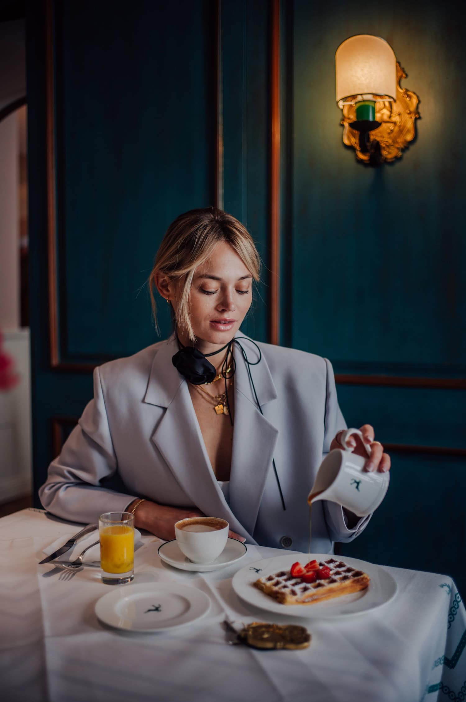 Frau im Hotel Goldener Hirsch Salzburg