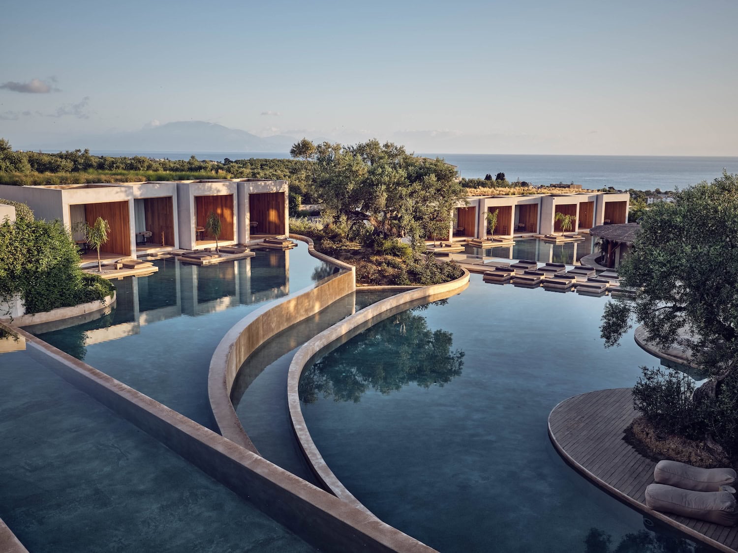 Überblick über die Anlage des Olea All Suites Hotel mit all seinen Pools