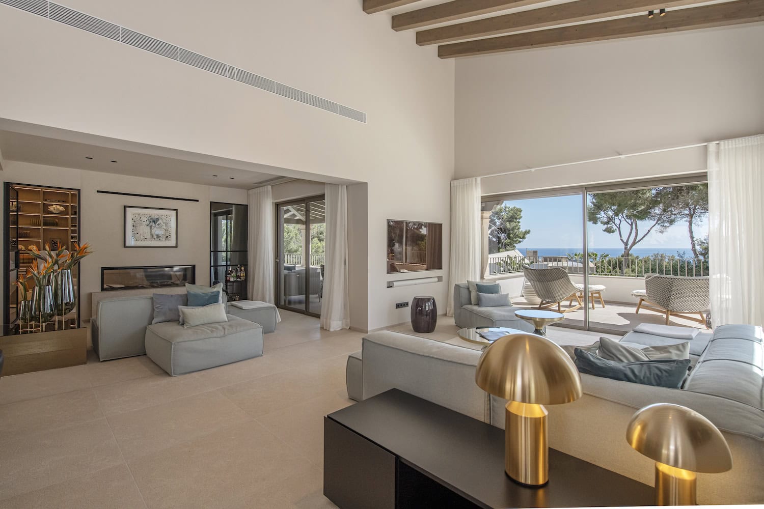 Stylisches Wohnzimmer in der Villa Riviera