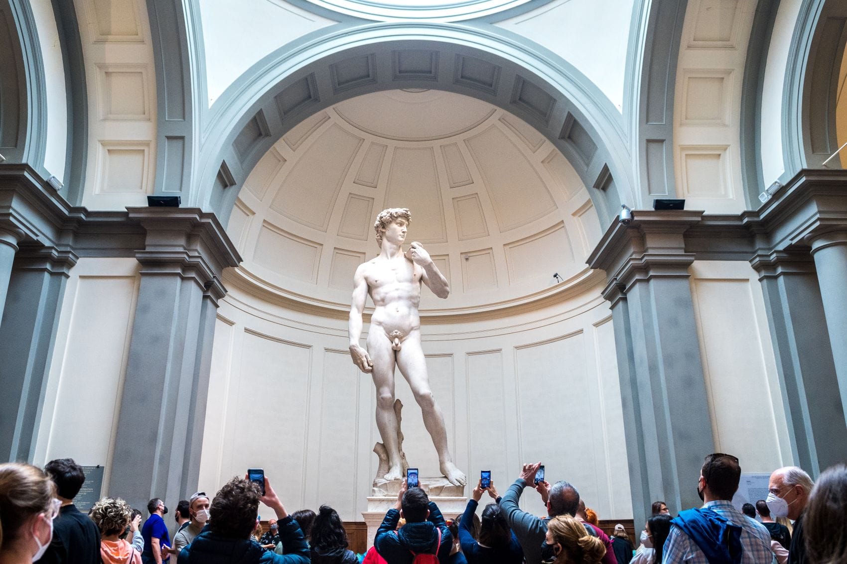Michelangelos Originalstatue des David in der Galleria dell'Accademia in Florenz
