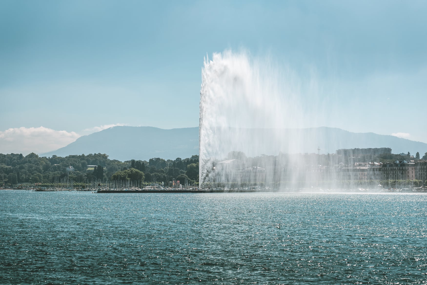 Der Springbrunnen Jet d'eau, ist ein Wahrzeichen der Stadt Genf, Schweiz