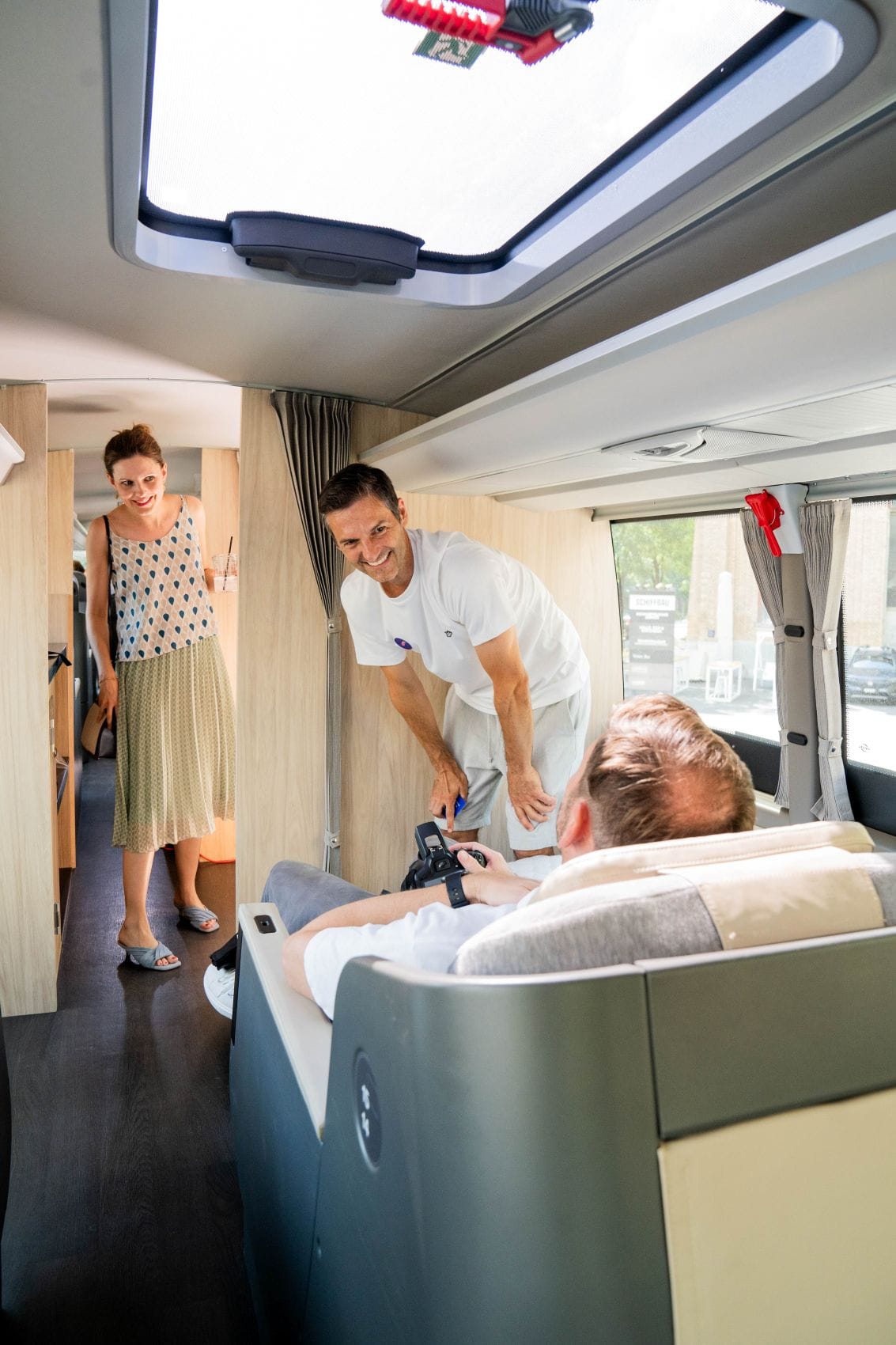 Passagiere in einem Nachtbus von Twiliner 