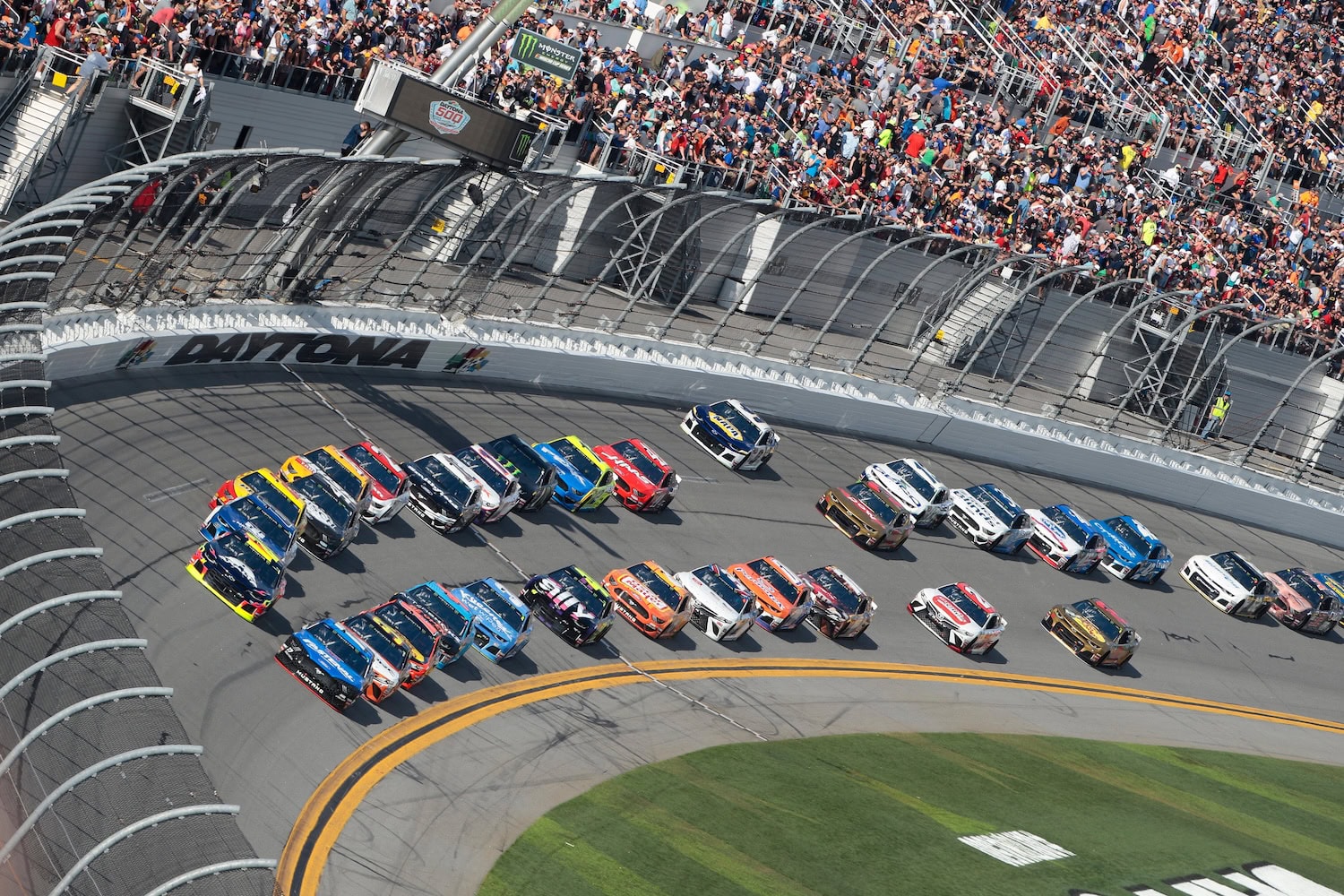 Rennautos auf dem Daytona International Speedway