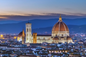 Blick auf die Kathedrale von Florenz am Abend von der Piazzale Michelangelo aus