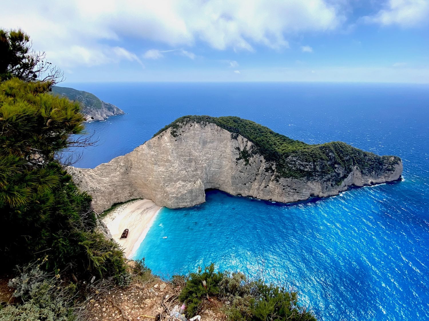 Aussicht vom ersten, gut gesicherten Aussichtspunkt am Navaigo Beach auf Zakynthos