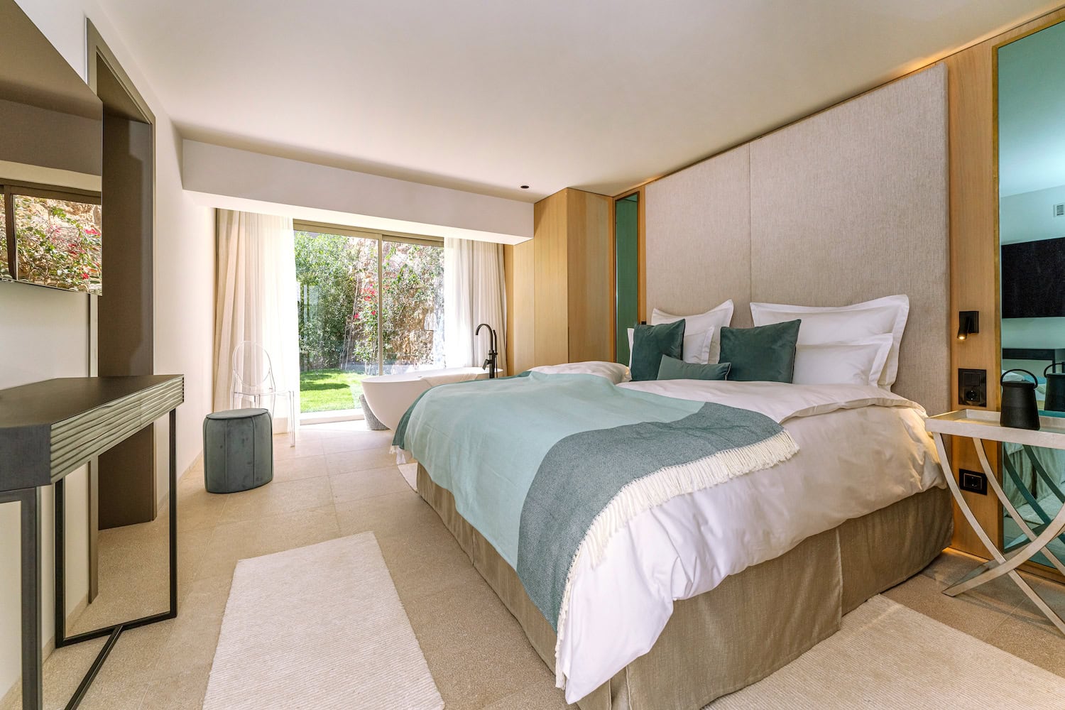 Schlafzimmer in der Villa Riviera auf Mallorca