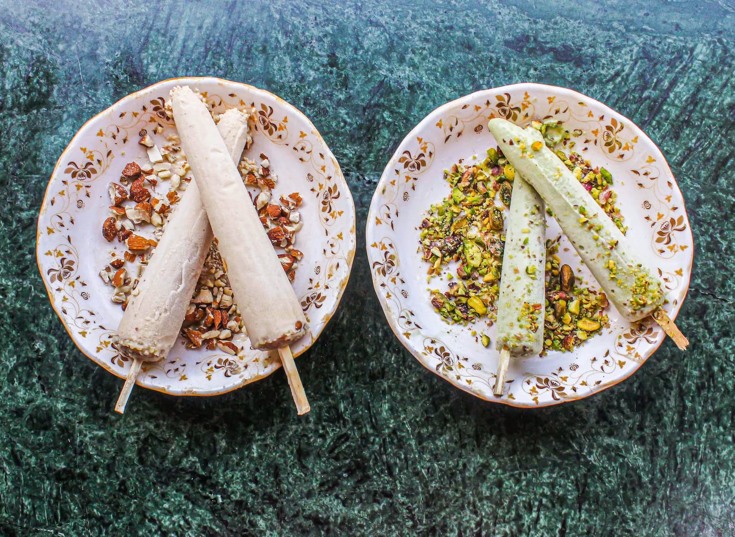 Kulfi-Eis in Indien auf einem Teller