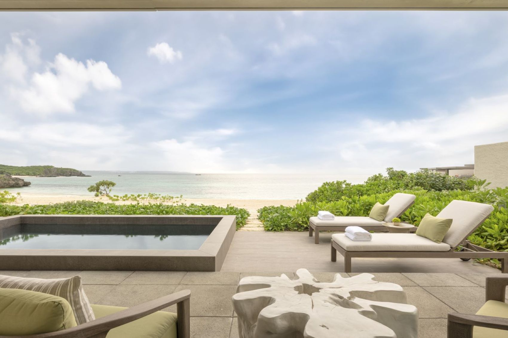 Pool im Rosewood Miyakojima Hotel in Japan 
