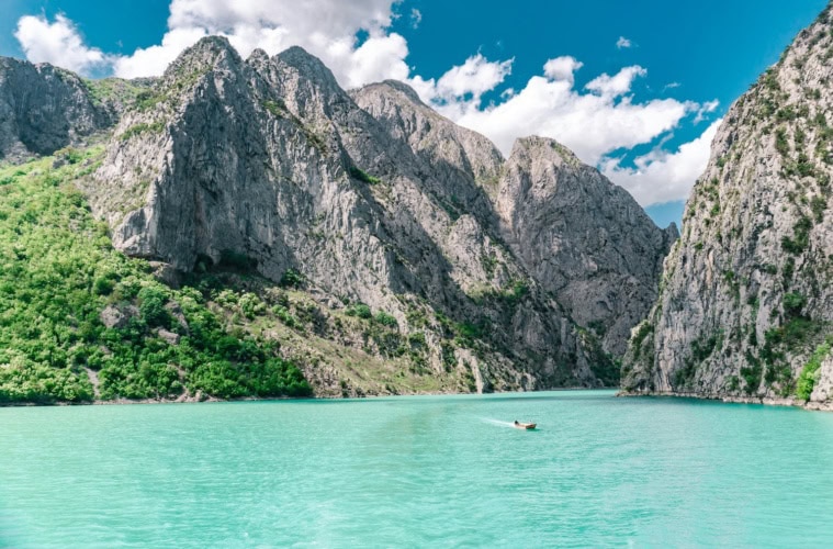 Komani-See in Albanien